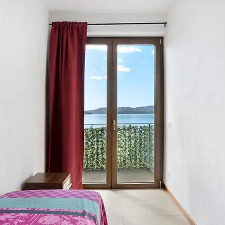 Isola Vista *